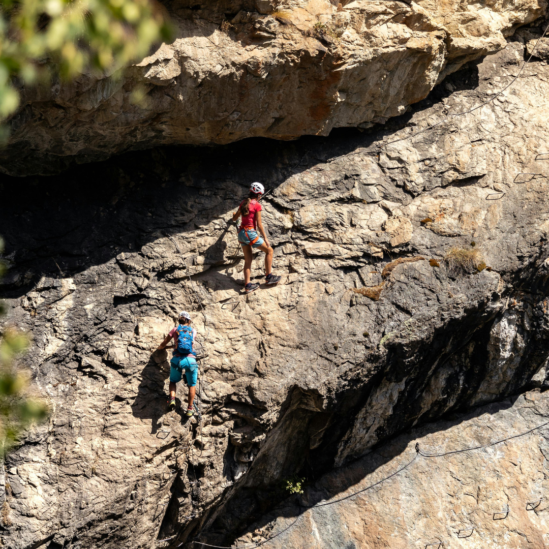 Reach International Outfitters
